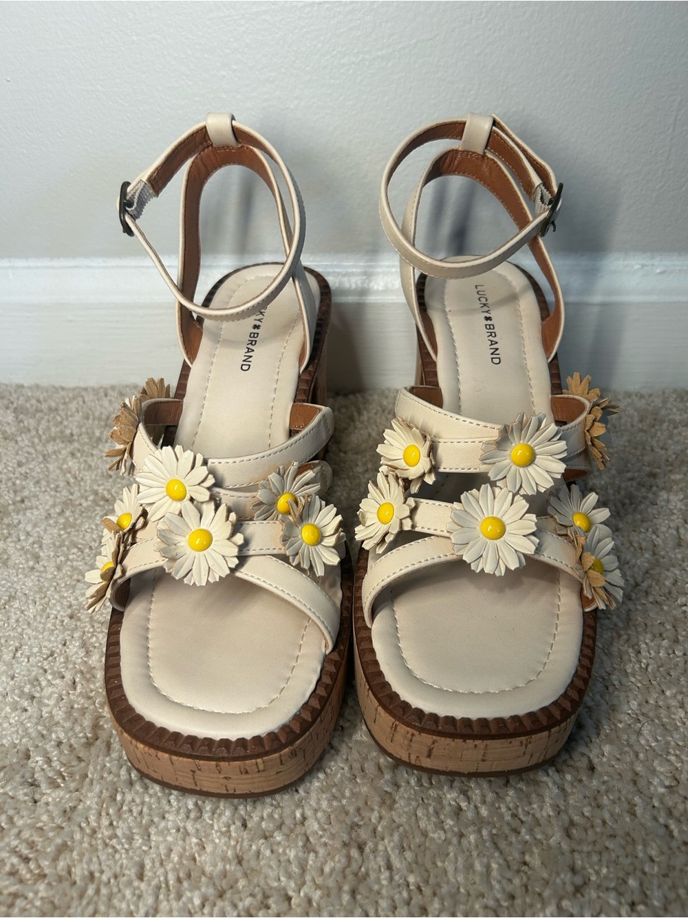 Lucky Brand Cream Daisy Platform Sandals Brand New. FIT LIKE AN 8.5